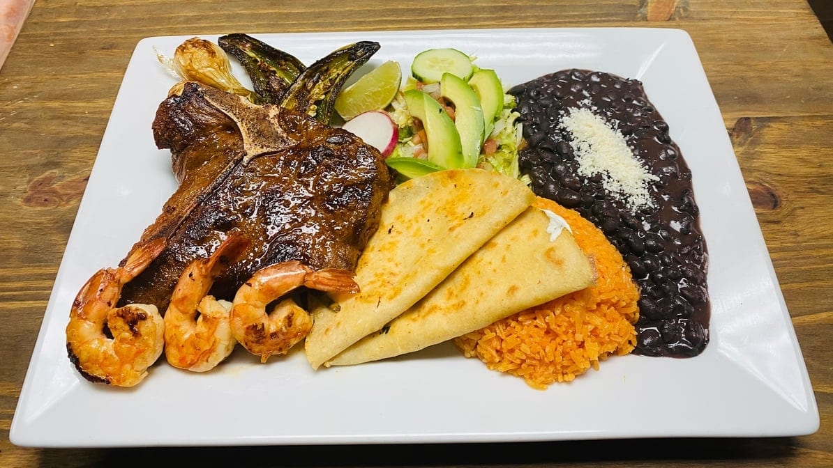 Bandeja Oaxaqueña Dinner.
