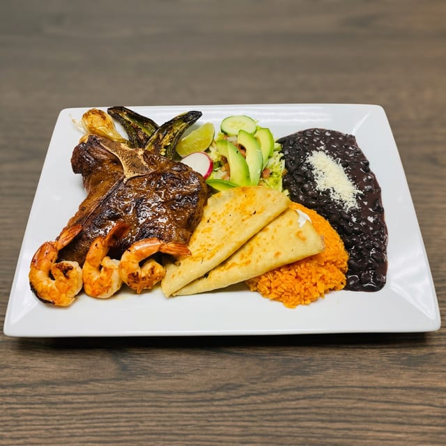 Bandeja Oaxaqueña Dinner.